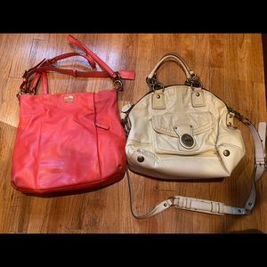 Lot of two COACH bags (white patent leather and coral leather)